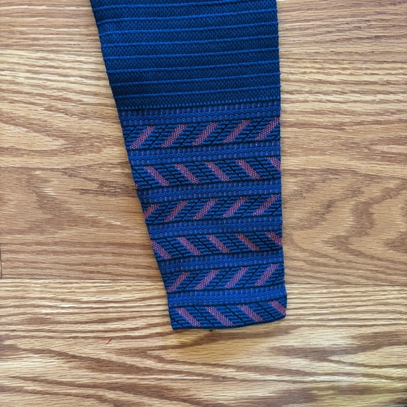 Beyond Yoga Desert Border High Waisted Midi Leggings Blue Red Striped XSmall NWT - Picture 5 of 7